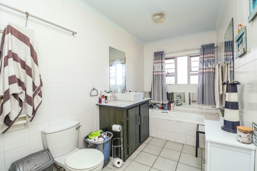 4 Bedroom Property for Sale in Riverside Western Cape